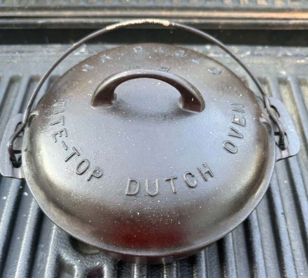 Vintage Griswold No. 7 Cast Iron Tite-Top Dutch Oven with Lid 2603 2604